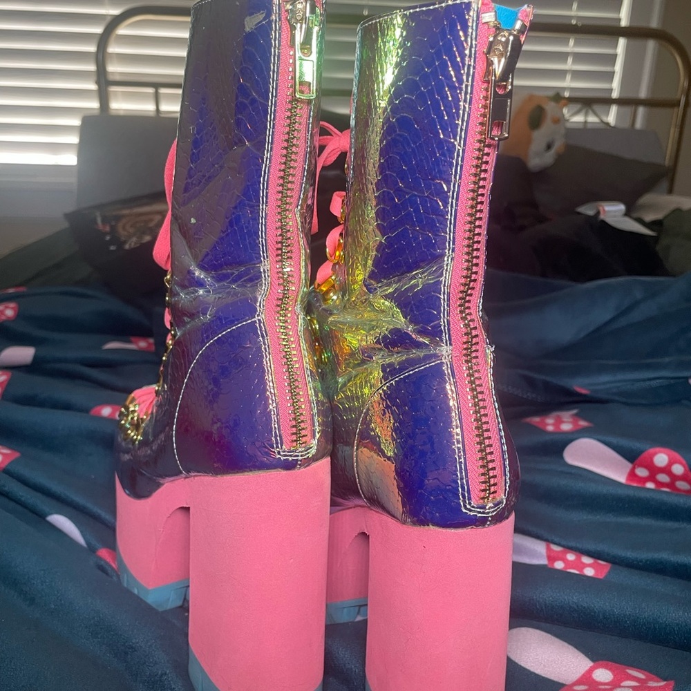 Poisonous Vixen Snake Platform Boots - Picture 4 of 5